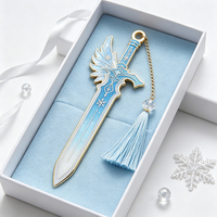 Marque-pages créatifs en métal personnalisés, motif épée, bleu dégradé, impression UV, style anime et dessin animé, en laiton, cadeau souvenir avec breloques pendentifs