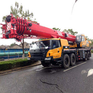 Grúa de Camión de <span class=keywords><strong>Tres</strong></span> <span class=keywords><strong>Ejes</strong></span> Duradera de 90T, Modelo STC900T5, con Altura Máxima de Elevación de 77m, Pluma de 50m con Control Eléctrico - Product Image 1