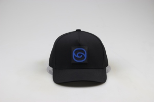 Casquette de baseball OEM personnalisée en gros à 5 panneaux avec logo en caoutchouc PVC, casquette perforée imperméable découpée au laser, casquette de sport haute performance pour papa - Product Image 2