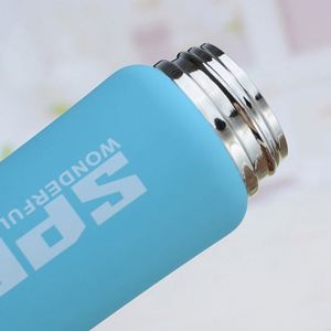 Bouteilles d'eau sport en acier inoxydable à double paroi, sans BPA, étanches, 750 ml (25 oz), avec couvercle à paille – Vente en gros - Product Image 4
