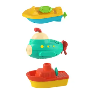 Shantou ept New electric spray water toy mini boat e simpatico sottomarino baby summer swim boat bath toy for kids set boat whea