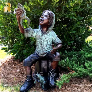 Statue pour enfants personnalisée Bass en cuivre Casting Boy With Frog Sculpture en bronze