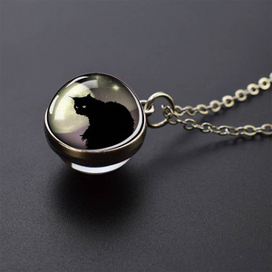 Joyería de Halloween que brilla en la oscuridad: collar con colgante de bola de cristal de gato negro en la Luna, regalo místico para mujer - Product Image 3