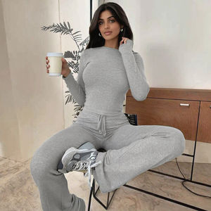 2025 <span class=keywords><strong>donna</strong></span> autunno sport Yoga Set a maniche lunghe <span class=keywords><strong>pantaloni</strong></span> svasati e Top corto Slim Fit tinta unita tinta unita <span class=keywords><strong>tuta</strong></span> sportiva a due pezzi - Product Image 3