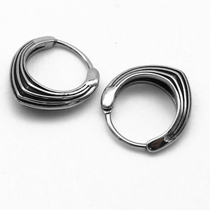 Pendientes Huggie y Aros de Moda yunnique de Acero Inoxidable 316 con Diseño Triangular Minimalista y Fácil de Colocar - Product Image 3