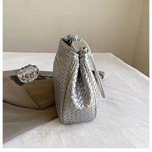 Vente en gros de sacs décontractés de grande capacité avec logo personnalisé Sacs à main de haute qualité en cuir artificiel Sacs fourre-tout de luxe pour femmes - Product Image 4