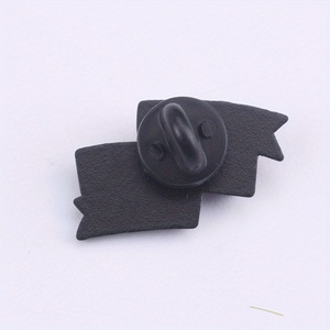 Broche de oficina de humor oscuro-"Todo duele y me estoy muriendo" con contraste Rosa-negro, accesorio de estilo subcultural - Product Image 5