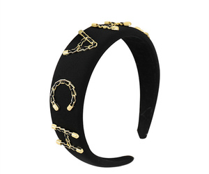 Serre-tête en velours avec lettres noires, Vintage et à la mode - Product Image 1