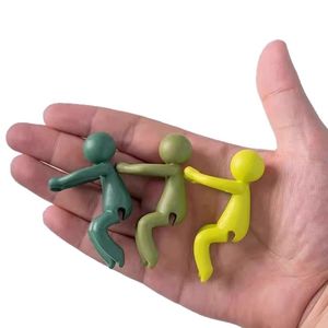 ชุดอุปกรณ์ปลูกพืชแบบไฮโดรโปนิกส์ Plant PropagationBuddy Green Man พร้อมขาตั้งพลาสติกสีเหลืองแบบสามชิ้น - Product Image 2