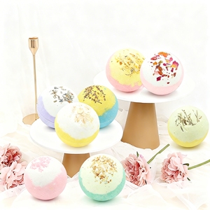 บาธบอมบ์ขนาดใหญ่แบบทำเอง ผสมดอกไม้แห้งธรรมชาติ พร้อมฟิซเซอร์ออร์แกนิกสุดหรู ของขวัญสุดพิเศษสำหรับวันเกิด คริสต์มาส อีสเตอร์ หรือเพื่อการดูแลตัวเอง - Product Image 3