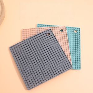 Tapis isolant thermique en silicone, carré, durable, doux, anti-chaleur, pour la protection des assiettes, des bols et des plats de cuisine - Product Image 1