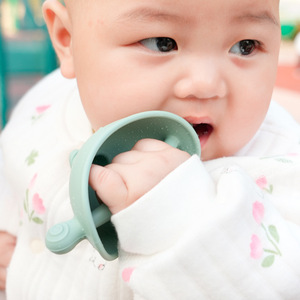 Jouet de dentition en forme de requin pour bébés de 0 à 6 mois, en silicone de qualité alimentaire, souple et à mâcher, pour soulager les douleurs buccales, unisexe - Product Image 4