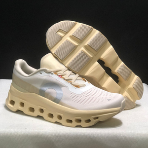 Scarpe On Cloudmonster Monster 1 Ammortizzanti, Traspiranti, Leggere per Corsa su Lunga Distanza e Casual per Uomo e Donna - Product Image 5