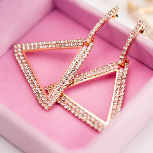 Pendientes triangulares de cristal chapados en oro amarillo de lujo para mujer, joyería geométrica para fiesta - Product Image 5