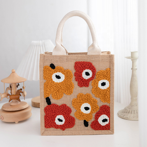 Bolsa de Mano Personalizada con Diseño Floral, Bordado a Mano con Aguja Mágica, para Navidad - Product Image 5