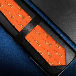100% 桑蚕丝领带男士正式商务穿6厘米橙色麋鹿印花时尚英国休闲动物印花领带