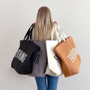 حقيبة نسائية كبيرة الحجم للبيع بالجملة من المصنع ، حقيبة حمل مخصصة مع شعار حريري من الشركة ، حقيبة حمل ترويجية من القماش القطني
