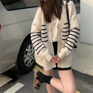 <span class=keywords><strong>2026</strong></span> Lente Nieuwe Aankomst Mode Dame Diepe V-Hals <span class=keywords><strong>Batwing</strong></span> Mouw Gestreepte Trui Jas Casual Single Dames Vesten - Product Image 2