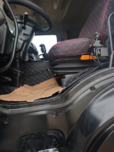 Camion à benne basculante d'occasion Hino 700 de fabrication japonaise Camion à benne basculante Howo 6x4 Camions à benne basculante de 40 tonnes, 25 tonnes, 31 tonnes - Product Image 6