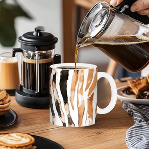 Taza de café con patrón colorido de diseño moderno de 11oz fabricada en EE. UU., respetuosa con el medio ambiente, segura para microondas y congelador con tapa para regalos de negocios - Product Image 3