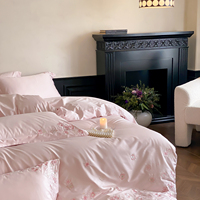 Parure de lit quatre pièces en coton longue fibre brodé de fleurs de cerisier, style luxe léger français, comprenant draps, taies d'oreiller et housse de couette