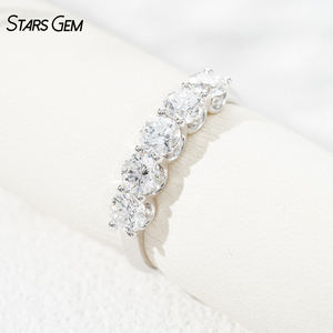 Anillo Clásico Starsgem con Cinco Diamantes Brillantes Cultivados en Laboratorio de 1.42ct, Corte Brillante DEF VS, Oro Sólido de 18K, 2.3g, Unisex, Aniversario - Product Image 2