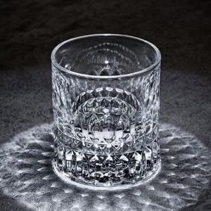 <span class=keywords><strong>Verre</strong></span> <span class=keywords><strong>à</strong></span> vin transparent <span class=keywords><strong>de</strong></span> 8oz sculpté <span class=keywords><strong>à</strong></span> la main en gros <span class=keywords><strong>verre</strong></span> <span class=keywords><strong>à</strong></span> whisky <span class=keywords><strong>à</strong></span> l'ancienne avec boîte-cadeau pour mariage et fête - Product Image 3