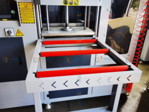 Machine de fraisage de profilés en aluminium CNC à trois axes avec <span class=keywords><strong>moteur</strong></span> à retournement automatique, commande PLC, pour fraisage multi-profilés, 6 à <span class=keywords><strong>10</strong></span> pièces par cycle - Product Image 6