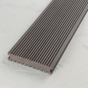 Revêtement mural extérieur en WPC résistant à l'humidité et aux intempéries, imitation <span class=keywords><strong>bois</strong></span>, pour la décoration de villas et de façades de bâtiments. - Product Image 4