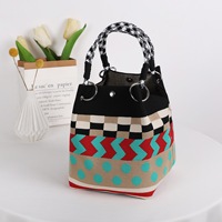 Nouvel Arrivage Sac Fourre-tout Tricoté à Carreaux Tressé Durable Multi-usages avec Poignée Anneau Métallique et Corde pour Femmes Tendance Street Style