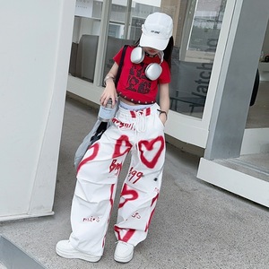 Set a maniche corte da ragazza 2025 estate nuovo Set a due pezzi Casual alla moda con stampa Graffiti a cuore - Product Image 1
