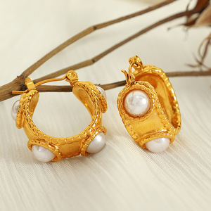 Pendientes Huggie en Forma de C con Perlas de Imitación y Engaste de Bisel, Joyería de Moda - Product Image 2