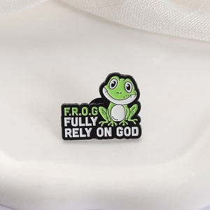 La spilla sorridente in smalto verde rana F.<span class=keywords><strong>R</strong></span>.O.G si basa completamente sul distintivo di <span class=keywords><strong>dio</strong></span> bavero per animali appassionati di gioielli da collezione regalo all'ingrosso - Product Image 3