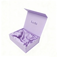 Boîte à perruque avec fermeture magnétique noire avec insert en satin de soie, logo UV, aimant, boîtes cadeaux pour soins de la peau, emballage en carton pour bougies et bouteilles