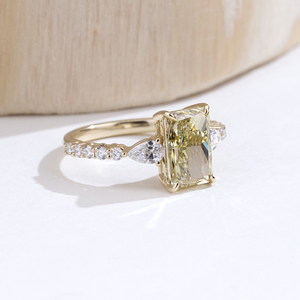 Anillo de compromiso y boda MSR-2246 de oro amarillo de 14 quilates con diamante amarillo de corte radiante cultivado en laboratorio - Product Image 3
