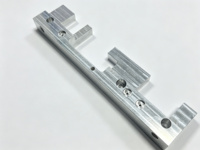 Support en aluminium usiné CNC de précision sur mesure avec plusieurs trous de fixation et finition anodisée
