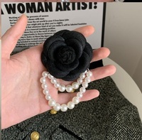 Bros Bunga Gaya Korea Vintage Eksklusif Bros Kamelia Hitam dan Putih dengan Hiasan Mutiara Dapat Digunakan Sebagai Gelang.