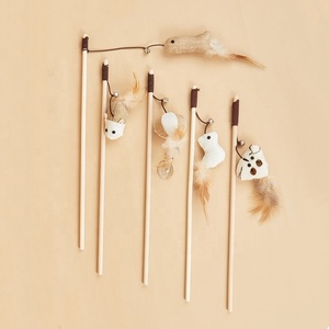 Giocattolo Interattivo per Gatti con Testa di Topo in Sisal, Piume e Campanello, con Fiocco e Nappa per Gattini da Interno - Product Image 4