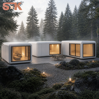 HEPOD Maison Capsule Modulaire en Forme de U à Trois Modules 96 m² 26 t Corps Blanc Assemblage Sans Soudure Contour Arrondi