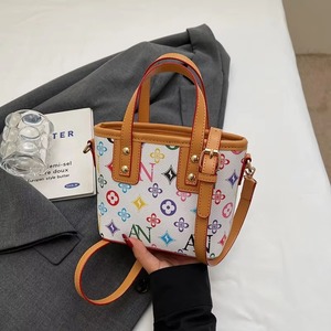Sacs fourre-tout de luxe en PU vintage pour femme, légers et portables, avec fermeture éclair et bandoulière, sacs à main tendance pour femme, vente en gros - Product Image 1