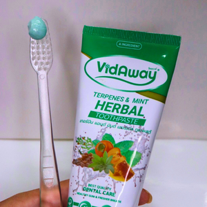 Pasta Dental Herbal Natural con Terpenos y Menta, Apoya la Limpieza de los Dientes y las Encías Más Saludables, Sonrisa Más Segura Todos los Días, Tamaño 100 Gramos - Product Image 5