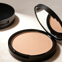 Poudre libre fixante mate, imperméable, à base d'huile minérale, avec un fini naturel et une formule longue durée pour tous les types de peau