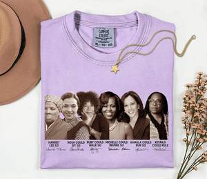 T-Shirt da Donna Comfort Colors, Manica Corta, Collo Tondo, 100% Cotone, Design Stampato 'Empowerment', Abbigliamento per il Mese della Storia Nera - Product Image 1