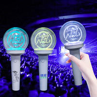 Bâton lumineux acrylique LED 15 couleurs Télécommande pour scène de concert Performance Amplificateur d'ambiance Logo personnalisé Motif plastique