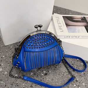 Sac à main élégant pour femme, avec doublure en polyester, design à rivets et pompons. Sac à main de luxe de créateur.2806 - Product Image 6