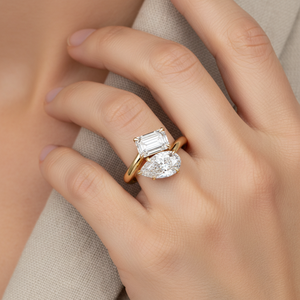 خاتم تو آي إم أو من الذهب الأصفر عيار 14 قيراط مع ألماس مختبري 3.0 قيراط بقطع كمثري وزمردي، خاتم خطوبة للنساء بحجرين - Product Image 4