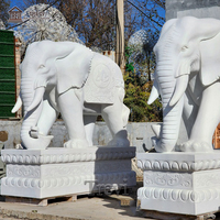Sculpture d'éléphant grandeur nature en marbre blanc, sculptée à la main, avec trompe porte-bonheur, statue animale en pierre pour la décoration d'entrée de temple, jardin ou villa