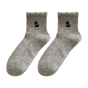 <span class=keywords><strong>Calcetines</strong></span> de alta calidad para <span class=keywords><strong>mujer</strong></span>, diseño de oso bordado, transpirable, antibacteriano para la temporada de otoño, logotipo de punto en la parte inferior del puño - Product Image 3