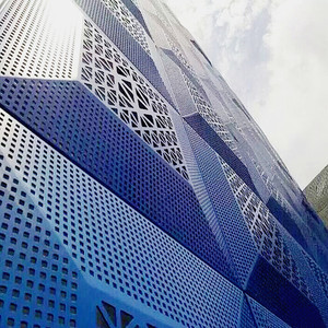 Plaque en aluminium perforée sur mesure, façade extérieure de l'entrée du bâtiment - Product Image 2