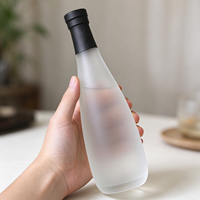 Bouteille de liqueur en verre cristallin givré de forme carrée de 500 ml, vide, avec bouchon à vis conique, pour Baijiu chinois, saké, vin de fruits, logo personnalisé